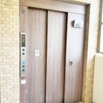 エレベーターには防犯カメラ付きで安心 エレベーターには防犯カメラ付きで安心